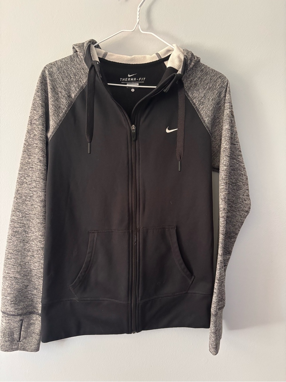 Nike Hoodie Jacket Women's Size S Therma fit full zip Black Gray Thumb Holes.